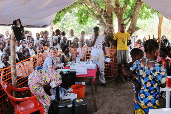 MSF measles vaccination in Dungu, DRC